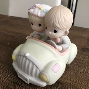 PRECIOUS MOMENTS FIGURINES JUST MARRIED “ I Wish You Roads Of Happiness”